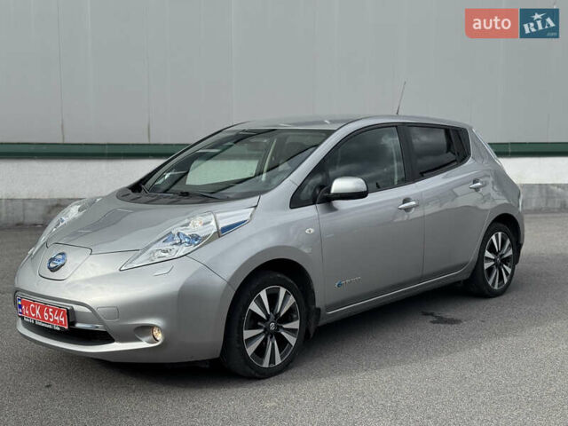 Сірий Ніссан Ліф, об'ємом двигуна 0 л та пробігом 100 тис. км за 8000 $, фото 1 на Automoto.ua