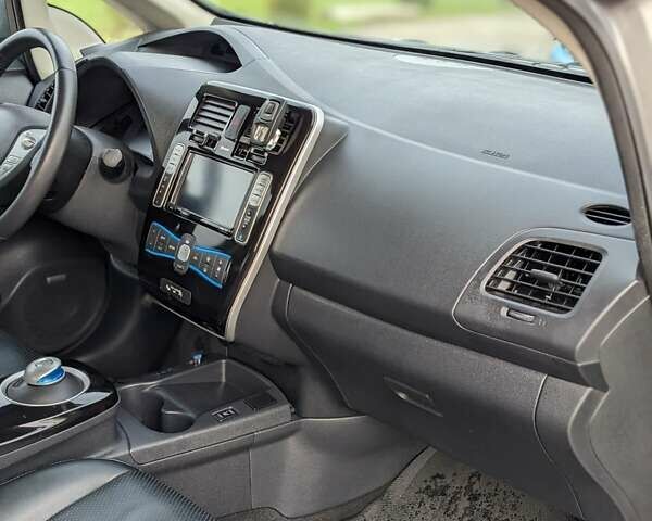 Сірий Ніссан Ліф, об'ємом двигуна 0 л та пробігом 86 тис. км за 8500 $, фото 29 на Automoto.ua