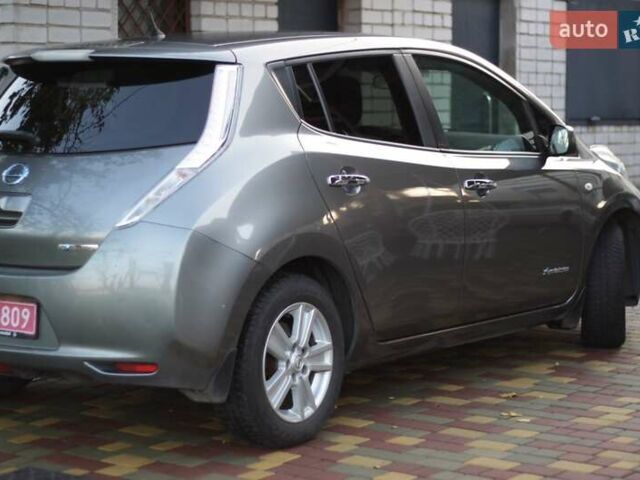 Серый Ниссан Лиф, объемом двигателя 0 л и пробегом 88 тыс. км за 8700 $, фото 15 на Automoto.ua