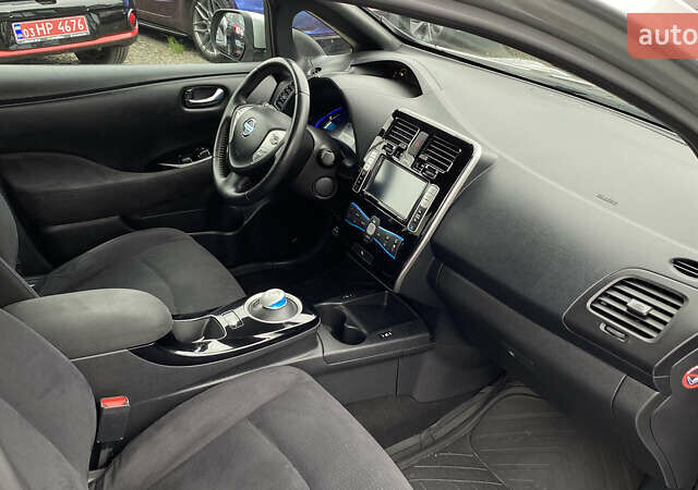 Серый Ниссан Лиф, объемом двигателя 0 л и пробегом 106 тыс. км за 8500 $, фото 51 на Automoto.ua