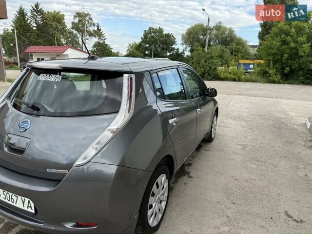 Серый Ниссан Лиф, объемом двигателя 0 л и пробегом 96 тыс. км за 9000 $, фото 5 на Automoto.ua