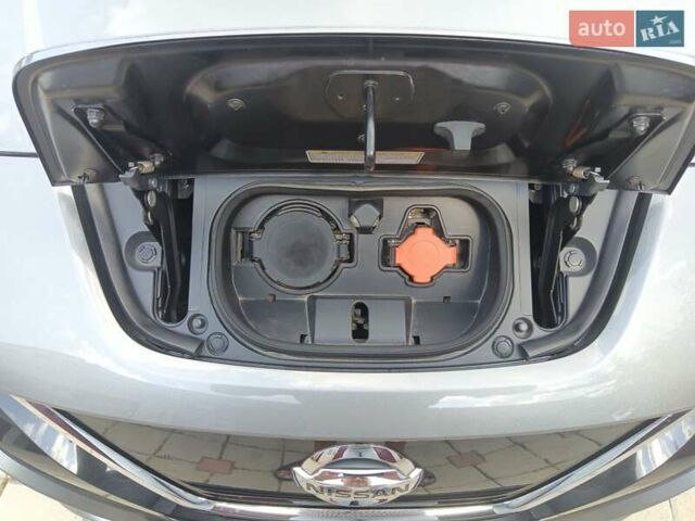 Сірий Ніссан Ліф, об'ємом двигуна 0 л та пробігом 61 тис. км за 18000 $, фото 4 на Automoto.ua