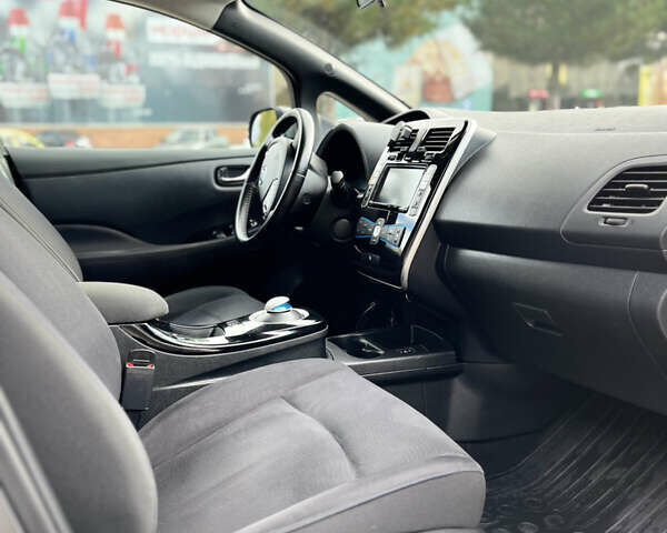 Сірий Ніссан Ліф, об'ємом двигуна 0 л та пробігом 125 тис. км за 6900 $, фото 16 на Automoto.ua