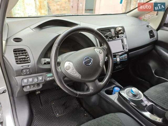 Серый Ниссан Лиф, объемом двигателя 0 л и пробегом 178 тыс. км за 7500 $, фото 8 на Automoto.ua