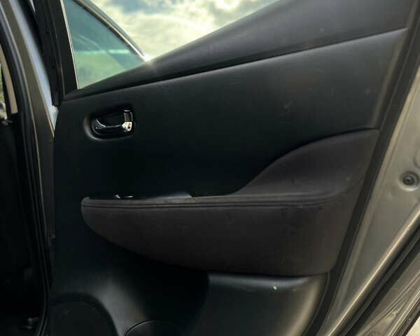 Сірий Ніссан Ліф, об'ємом двигуна 0 л та пробігом 125 тис. км за 6900 $, фото 21 на Automoto.ua