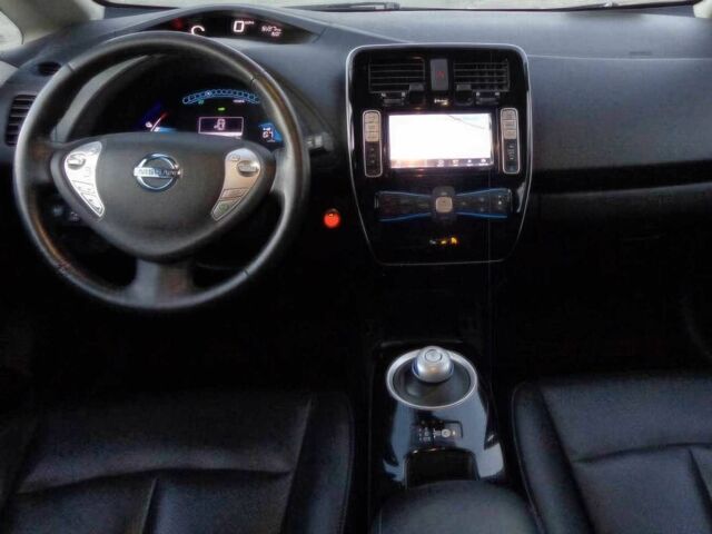 Серый Ниссан Лиф, объемом двигателя 0 л и пробегом 63 тыс. км за 3800 $, фото 9 на Automoto.ua