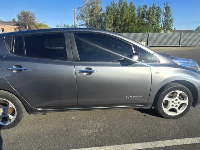 Серый Ниссан Лиф, объемом двигателя 0 л и пробегом 108 тыс. км за 8300 $, фото 3 на Automoto.ua