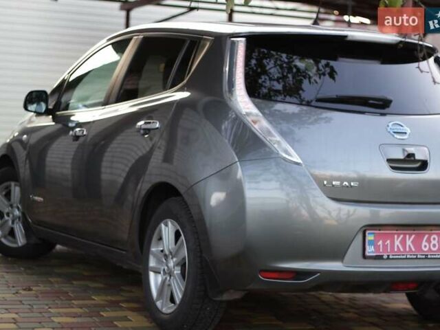 Серый Ниссан Лиф, объемом двигателя 0 л и пробегом 88 тыс. км за 8700 $, фото 17 на Automoto.ua