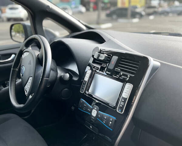 Сірий Ніссан Ліф, об'ємом двигуна 0 л та пробігом 125 тис. км за 6900 $, фото 15 на Automoto.ua