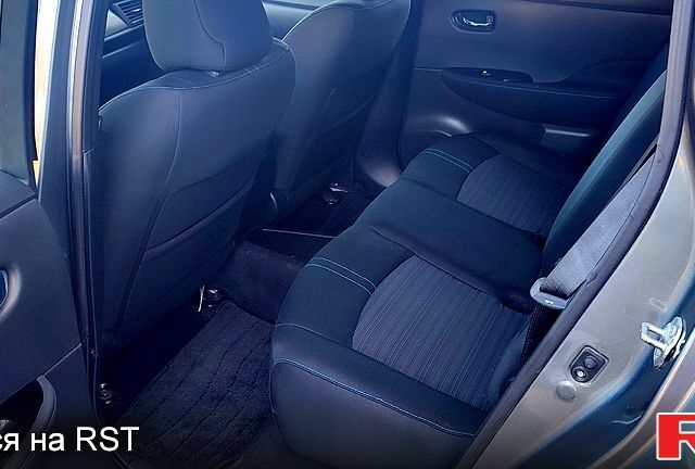 Серый Ниссан Лиф, объемом двигателя 0 л и пробегом 65 тыс. км за 12999 $, фото 7 на Automoto.ua