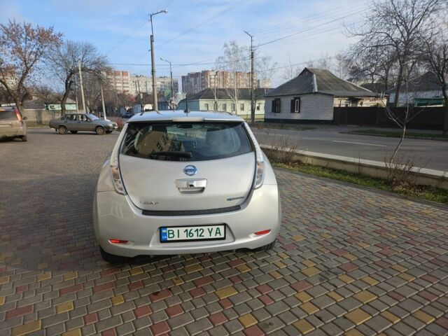 Серый Ниссан Лиф, объемом двигателя 0 л и пробегом 57 тыс. км за 9900 $, фото 2 на Automoto.ua