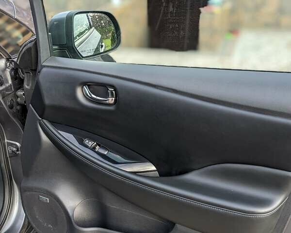 Сірий Ніссан Ліф, об'ємом двигуна 0 л та пробігом 86 тис. км за 8500 $, фото 27 на Automoto.ua