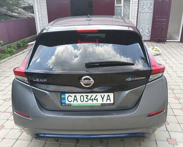 Сірий Ніссан Ліф, об'ємом двигуна 0 л та пробігом 61 тис. км за 18000 $, фото 6 на Automoto.ua