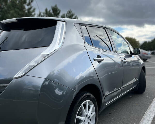 Сірий Ніссан Ліф, об'ємом двигуна 0 л та пробігом 125 тис. км за 6900 $, фото 8 на Automoto.ua