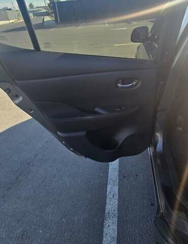 Серый Ниссан Лиф, объемом двигателя 0 л и пробегом 108 тыс. км за 8700 $, фото 4 на Automoto.ua