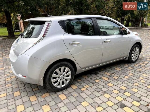 Серый Ниссан Лиф, объемом двигателя 0 л и пробегом 107 тыс. км за 7100 $, фото 4 на Automoto.ua