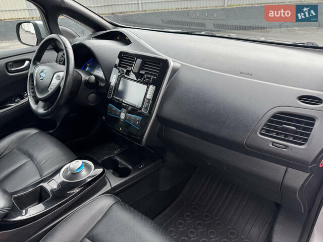 Сірий Ніссан Ліф, об'ємом двигуна 0 л та пробігом 100 тис. км за 8000 $, фото 12 на Automoto.ua