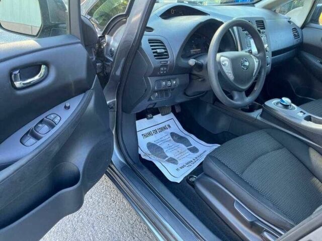 Серый Ниссан Лиф, объемом двигателя 0 л и пробегом 26 тыс. км за 2200 $, фото 7 на Automoto.ua