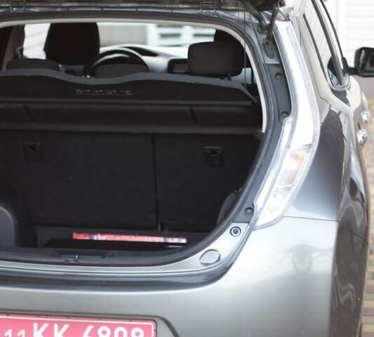 Серый Ниссан Лиф, объемом двигателя 0 л и пробегом 88 тыс. км за 8700 $, фото 23 на Automoto.ua