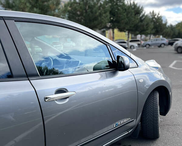 Сірий Ніссан Ліф, об'ємом двигуна 0 л та пробігом 125 тис. км за 6900 $, фото 10 на Automoto.ua