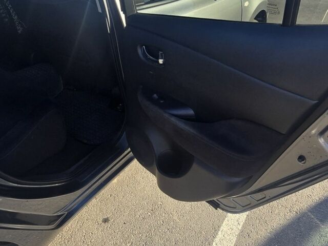 Серый Ниссан Лиф, объемом двигателя 0 л и пробегом 108 тыс. км за 8300 $, фото 5 на Automoto.ua