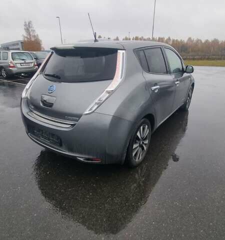 Серый Ниссан Лиф, объемом двигателя 0 л и пробегом 130 тыс. км за 8000 $, фото 5 на Automoto.ua