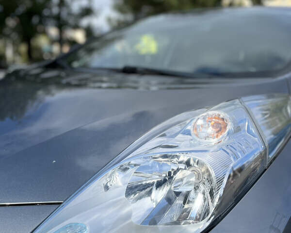 Сірий Ніссан Ліф, об'ємом двигуна 0 л та пробігом 125 тис. км за 6900 $, фото 14 на Automoto.ua