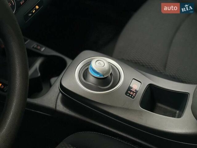 Серый Ниссан Лиф, объемом двигателя 0 л и пробегом 102 тыс. км за 8200 $, фото 16 на Automoto.ua