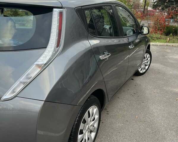 Сірий Ніссан Ліф, об'ємом двигуна 0 л та пробігом 100 тис. км за 7500 $, фото 2 на Automoto.ua