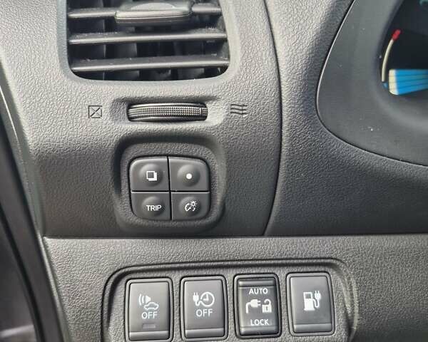 Сірий Ніссан Ліф, об'ємом двигуна 0 л та пробігом 65 тис. км за 8750 $, фото 11 на Automoto.ua