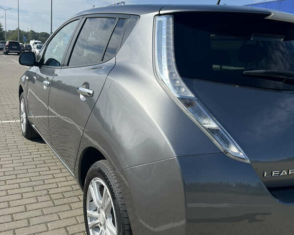 Серый Ниссан Лиф, объемом двигателя 0 л и пробегом 83 тыс. км за 7800 $, фото 4 на Automoto.ua