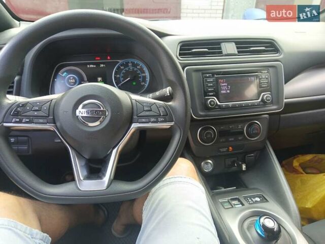 Сірий Ніссан Ліф, об'ємом двигуна 0 л та пробігом 61 тис. км за 18000 $, фото 3 на Automoto.ua
