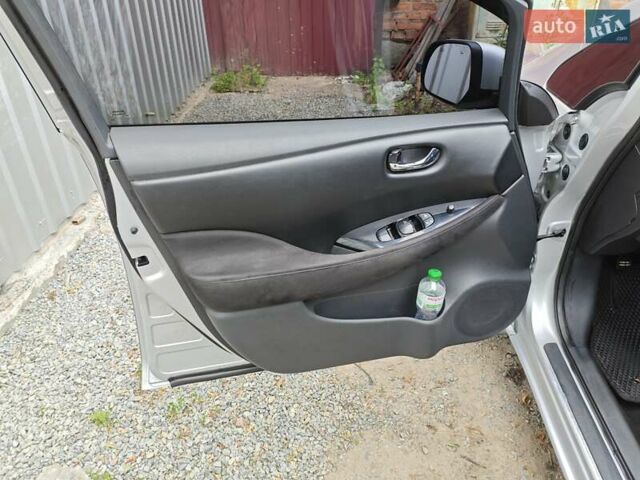 Серый Ниссан Лиф, объемом двигателя 0 л и пробегом 178 тыс. км за 7500 $, фото 5 на Automoto.ua