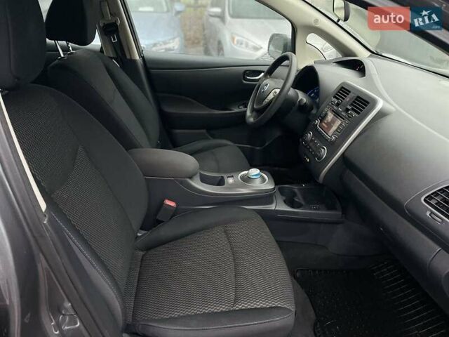 Серый Ниссан Лиф, объемом двигателя 0 л и пробегом 102 тыс. км за 8200 $, фото 18 на Automoto.ua