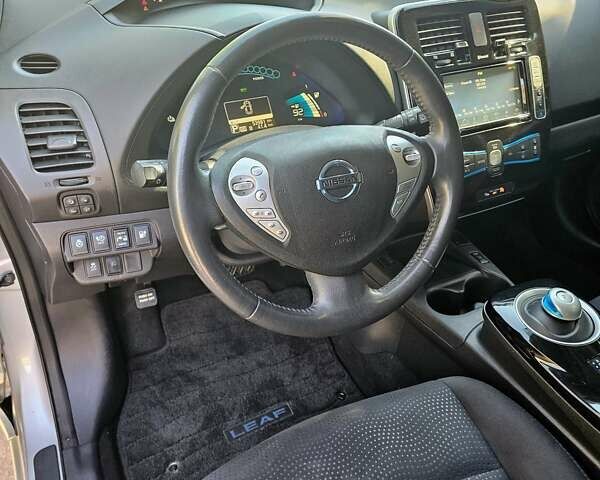 Сірий Ніссан Ліф, об'ємом двигуна 0 л та пробігом 54 тис. км за 8400 $, фото 11 на Automoto.ua