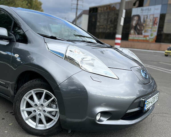 Сірий Ніссан Ліф, об'ємом двигуна 0 л та пробігом 125 тис. км за 6900 $, фото 2 на Automoto.ua