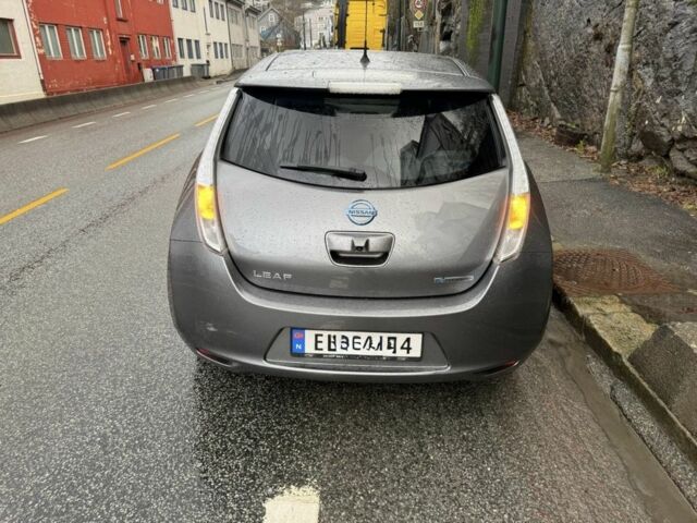 Серый Ниссан Лиф, объемом двигателя 0 л и пробегом 100 тыс. км за 6800 $, фото 3 на Automoto.ua