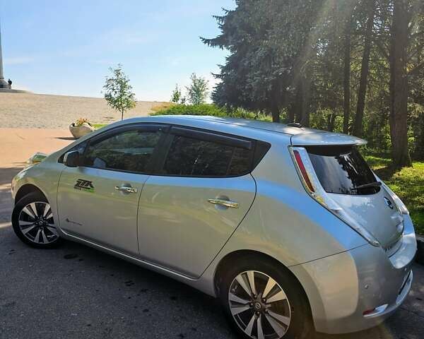 Сірий Ніссан Ліф, об'ємом двигуна 0 л та пробігом 54 тис. км за 8400 $, фото 7 на Automoto.ua