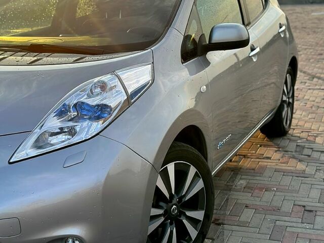 Серый Ниссан Лиф, объемом двигателя 80 л и пробегом 115 тыс. км за 8700 $, фото 2 на Automoto.ua