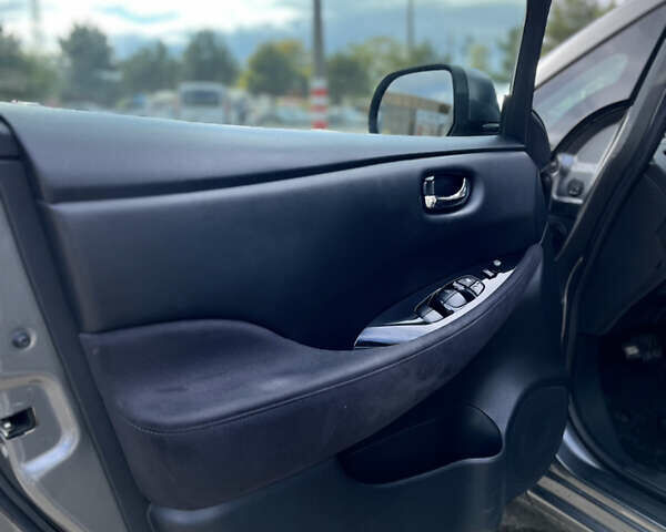 Сірий Ніссан Ліф, об'ємом двигуна 0 л та пробігом 125 тис. км за 6900 $, фото 20 на Automoto.ua