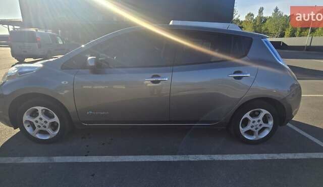 Серый Ниссан Лиф, объемом двигателя 0 л и пробегом 108 тыс. км за 8700 $, фото 18 на Automoto.ua