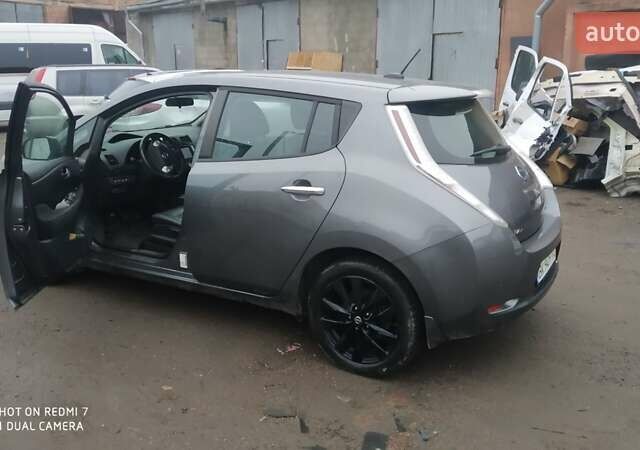 Серый Ниссан Лиф, объемом двигателя 0 л и пробегом 60 тыс. км за 8000 $, фото 1 на Automoto.ua