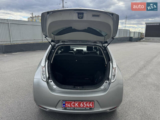 Сірий Ніссан Ліф, об'ємом двигуна 0 л та пробігом 100 тис. км за 8000 $, фото 4 на Automoto.ua