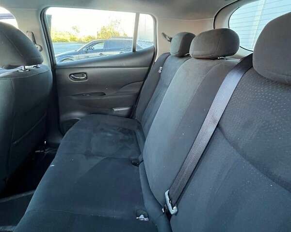 Серый Ниссан Лиф, объемом двигателя 0 л и пробегом 90 тыс. км за 8500 $, фото 4 на Automoto.ua