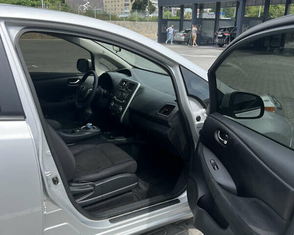 Сірий Ніссан Ліф, об'ємом двигуна 0 л та пробігом 90 тис. км за 7500 $, фото 6 на Automoto.ua