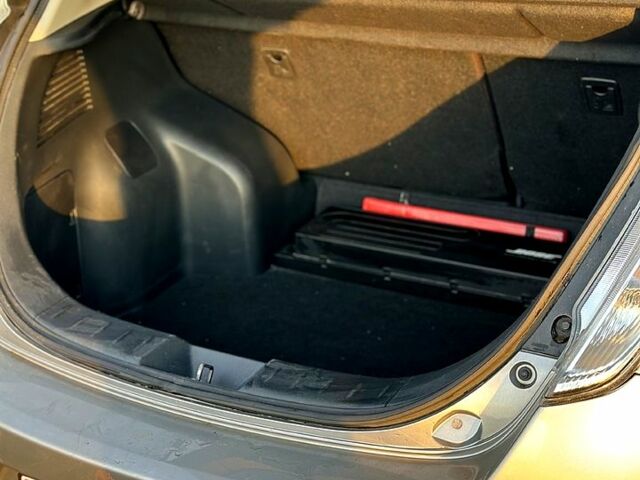 Серый Ниссан Лиф, объемом двигателя 80 л и пробегом 115 тыс. км за 8700 $, фото 9 на Automoto.ua