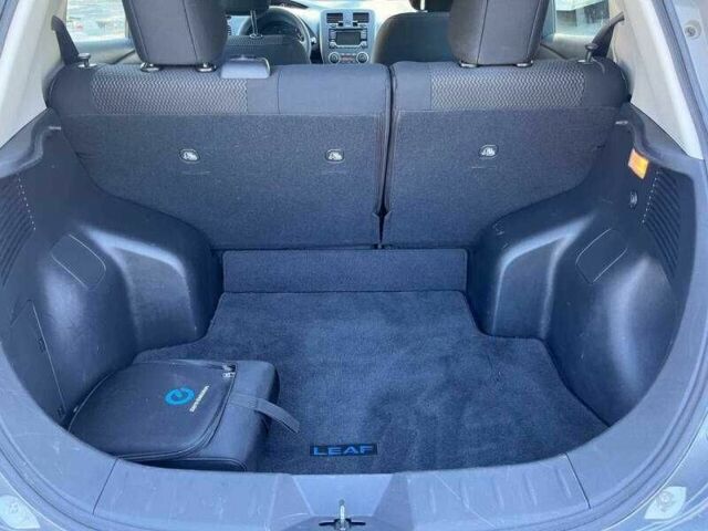 Серый Ниссан Лиф, объемом двигателя 0 л и пробегом 26 тыс. км за 2200 $, фото 17 на Automoto.ua