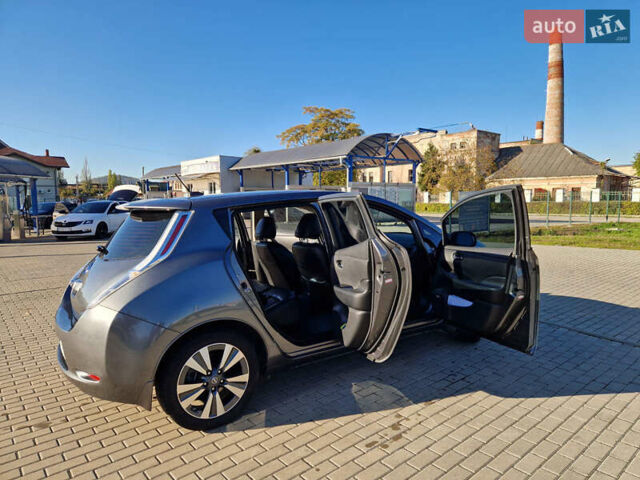 Серый Ниссан Лиф, объемом двигателя 0 л и пробегом 88 тыс. км за 12500 $, фото 11 на Automoto.ua