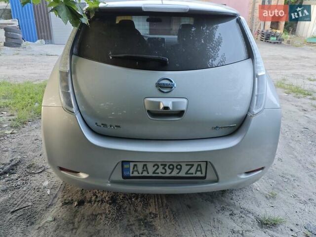 Серый Ниссан Лиф, объемом двигателя 0 л и пробегом 178 тыс. км за 7500 $, фото 3 на Automoto.ua