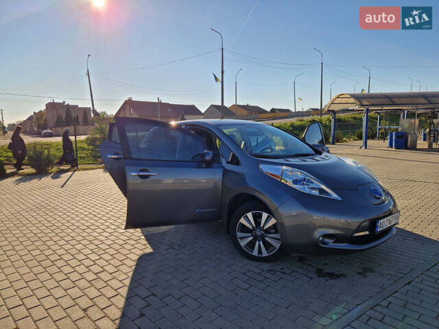 Серый Ниссан Лиф, объемом двигателя 0 л и пробегом 88 тыс. км за 12500 $, фото 10 на Automoto.ua